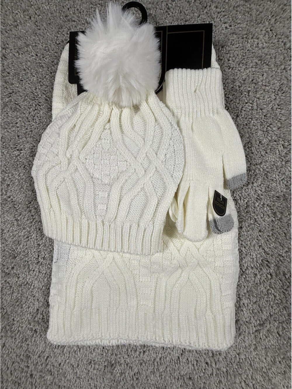 NWT Charlotte Daniel Scarf, Hat, Gloves Set White Women’s 3 Pieces